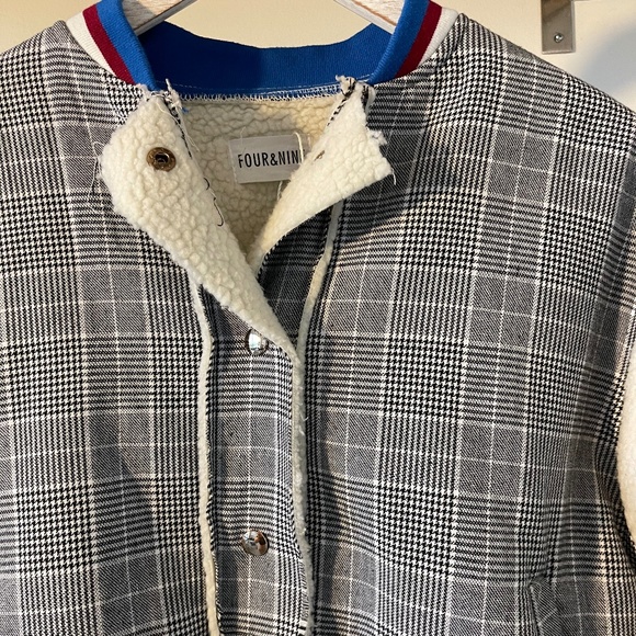 white/grey jacket with beautiful sleeves - Picture 2 of 4